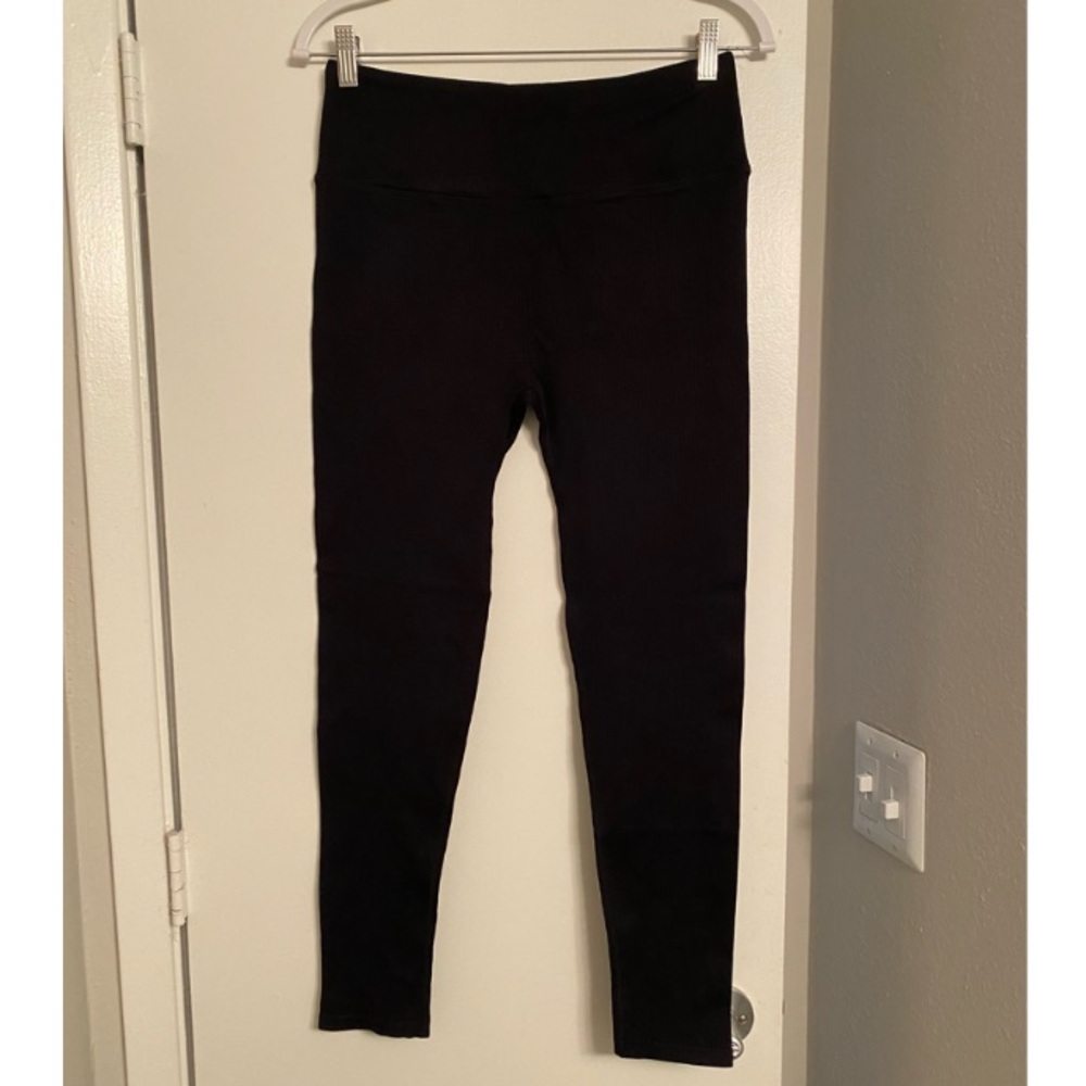 Black ribbed Fabletics leggings - size L